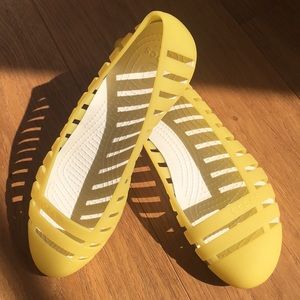 Crocs Yellow Ballet Flat Shoes - women’s 8